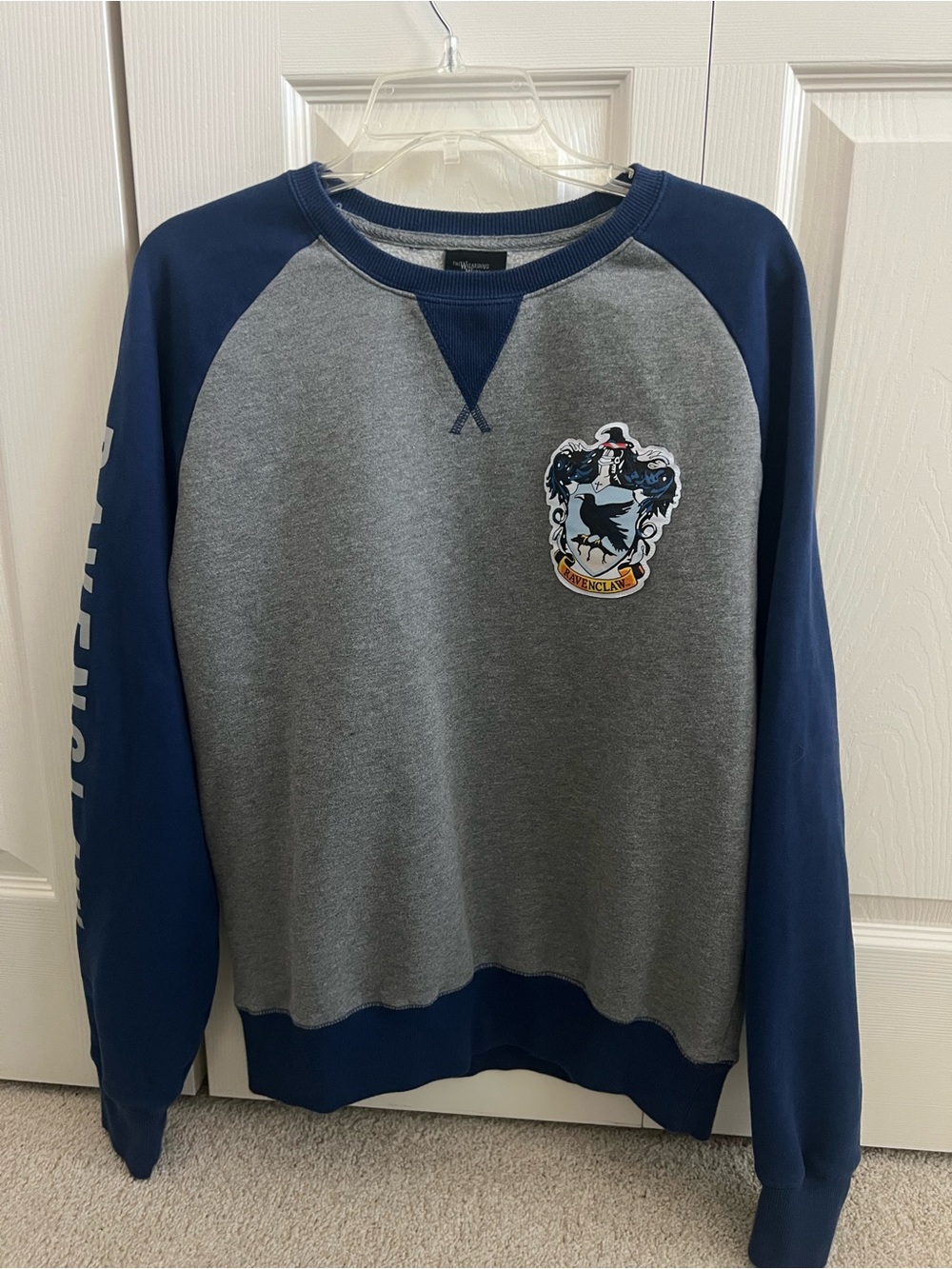 Harry Potter Sweater (Adult Sz M) Universal Studios Wizarding World Ravenclaw